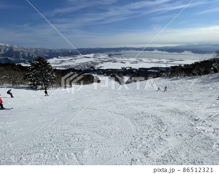 2022年1月の福島県の猪苗代スキー場からの猪苗代湖の眺め 2022年1月の福島県の猪苗代スキー場からの猪苗代湖の眺め 86512321