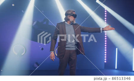 Creator showing augmented reality glasses Creator showing augmented reality glasses 86513346