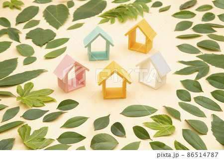 木の葉と家の自然イメージ 木の葉と家の自然イメージ 86514787