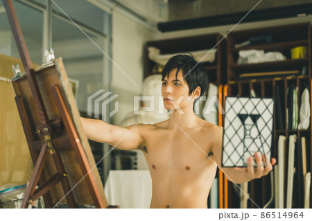自画像をデッサンする男性 自画像をデッサンする男性 86514964
