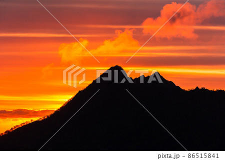 10月、摩周湖の夜明け・道東、日本 10月、摩周湖の夜明け・道東、日本 86515841
