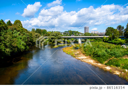 杜の都　仙台　広瀬川　秋　大橋から上流の地下鉄東西線を望む 86516354