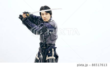 刀を振るサムライ 武士 武将 刀を振るサムライ 武士 武将 86517613