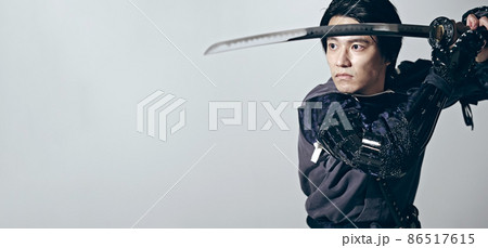 刀を振るサムライ 武士 武将 刀を振るサムライ 武士 武将 86517615