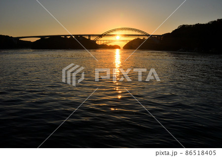 西海橋の朝日 86518405
