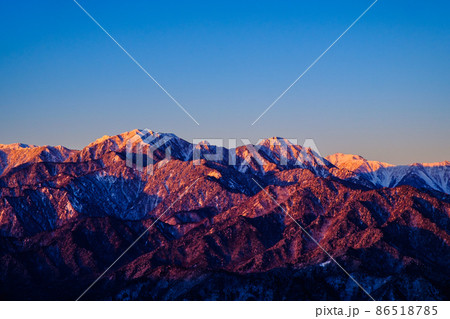 モルゲンロートに染まる餓鬼岳・唐沢岳(冬・鷹狩山より) モルゲンロートに染まる餓鬼岳・唐沢岳(冬・鷹狩山より) 86518785
