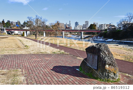 杜の都仙台　広瀬川　冬　松淵の石碑と澱橋 86519312