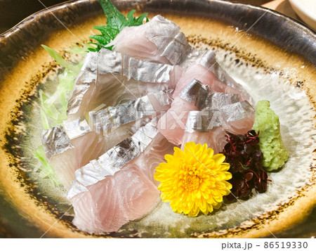 新鮮なタチウオの刺身 86519330