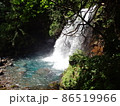 飽海三名爆のひとつで、鳥海山のニノ滝。渓谷の水を大量に集めて落下する 86519966