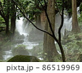 胴腹ノ滝であるが、水量は変動があり、これは最大水量のときで、大量の冷たい湧水で霧が発生 86519969