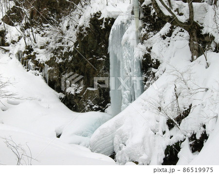 鳥海山南西中腹にある高瀬峡の大滝。 鳥海山南西中腹にある高瀬峡の大滝。 86519975