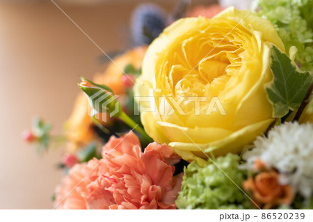 花束の中のバラ 86520239