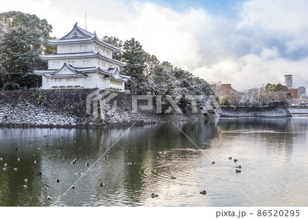 《愛知県》雪の名古屋城西北隅櫓 86520295