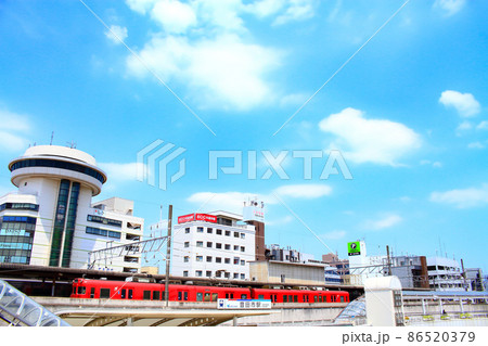 豊田市、名鉄豊田市駅に停車する電車の風景 86520379