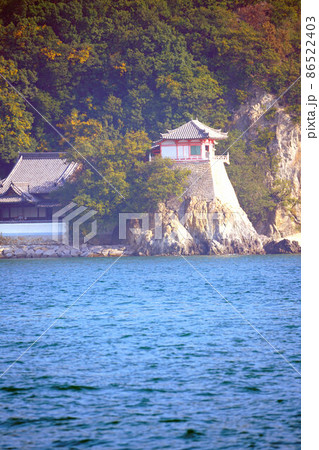 【瀬戸内三十三観音霊場】第二十四番 田島から見た阿伏兎観音盤台寺5 広島県福山市 【瀬戸内三十三観音霊場】第二十四番 田島から見た阿伏兎観音盤台寺5 広島県福山市 86522403