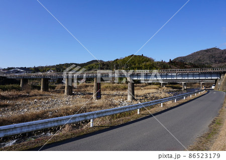 岡山県津山市にある因美線の加茂川に掛かる鉄道橋「加茂川橋梁」 岡山県津山市にある因美線の加茂川に掛かる鉄道橋「加茂川橋梁」 86523179
