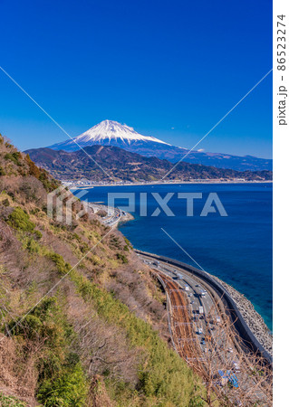 (静岡県)桜咲く、薩埵峠から望む、富士山 (静岡県)桜咲く、薩埵峠から望む、富士山 86523274