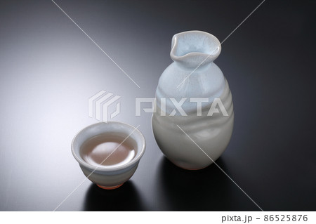徳利とお猪口 86525876