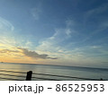 夕焼けの空と海　奄美　ガードレール越し　 86525953