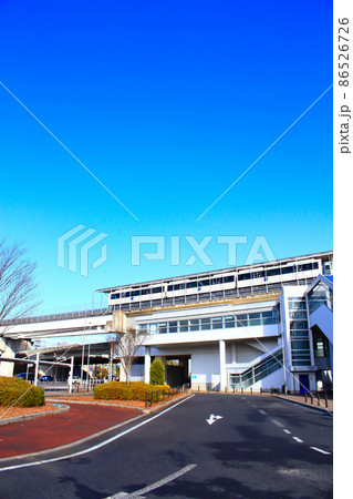 豊田市、八草駅とリニモの風景　 86526726