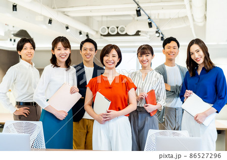 オフィスの若いスタッフ 撮影協力:WEEK芝大門(サンフロンティア不動産) オフィスの若いスタッフ 撮影協力:WEEK芝大門(サンフロンティア不動産) 86527296
