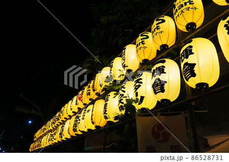 浦安三社祭の夜の提灯の風景 浦安三社祭の夜の提灯の風景 86528731