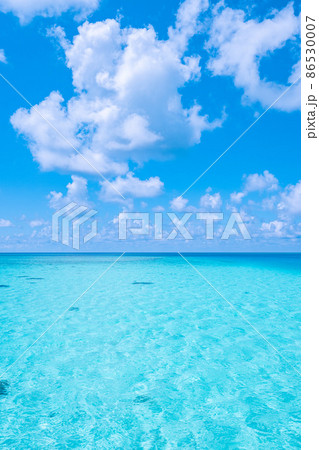 夏の海と空の写真素材 [86530007] - PIXTA