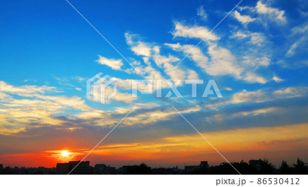 夕焼け空の風景（埼玉県川口市付近） 86530412