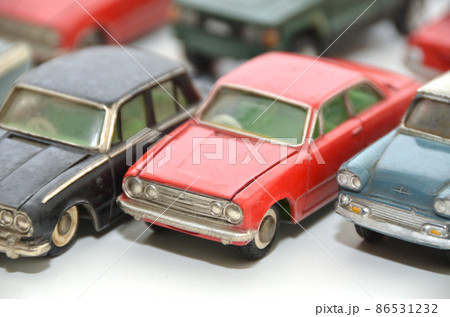 昔のおもちゃの車四台・クラッシックカー・レトロの写真素材 [86531232