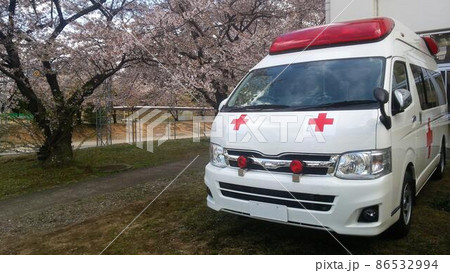 救急車(自衛隊仕様)と桜 救急車(自衛隊仕様)と桜 86532994