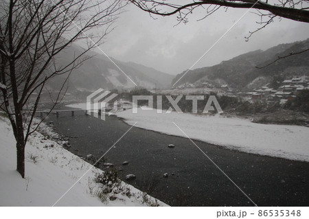 雪の四万十川 雪の四万十川 86535348