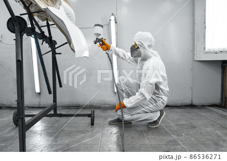 Painter in protective mask painting automobile door Painter in protective mask painting automobile door 86536271