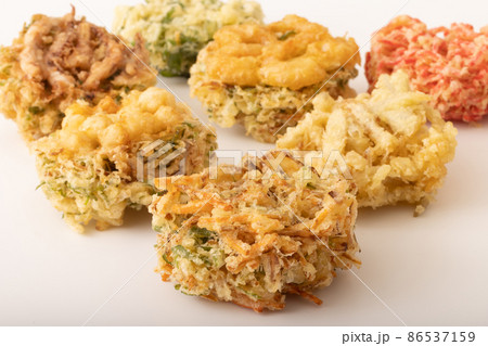 かき揚げ:野菜 海老 烏賊 小柱 春菊 紅生姜 ごぼう かき揚げ:野菜 海老 烏賊 小柱 春菊 紅生姜 ごぼう 86537159