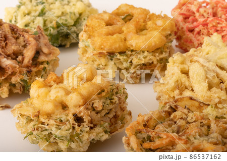 かき揚げ:野菜 海老 烏賊 小柱 春菊 紅生姜 ごぼう かき揚げ:野菜 海老 烏賊 小柱 春菊 紅生姜 ごぼう 86537162
