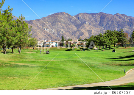 ロサンゼルス近郊のゴルフ場（Yucaipa　Valley  Golf　Club） 86537557
