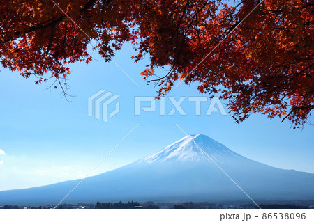 晩秋の富士山と紅葉の写真素材 [86538096] - PIXTA