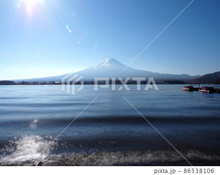晩秋の富士山と紅葉 晩秋の富士山と紅葉 86538106
