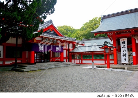 熊野速玉大社・神門の手前に立てられた大禮殿(大礼殿)・熊野三山・和歌山(1) 86539436