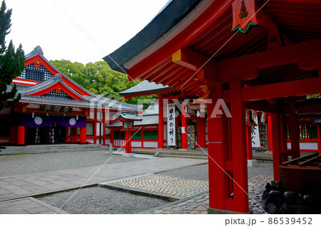 熊野速玉大社・神門の手前に立てられた大禮殿(大礼殿)・熊野三山・和歌山(3) 86539452