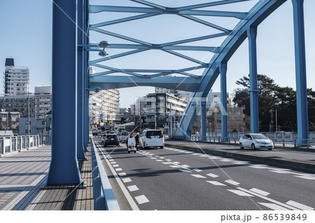 丸子橋と中原街道沿いの街並み　東京都大田区 86539849