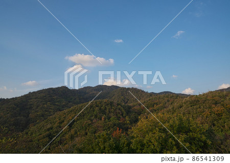 《島根県》晴れの日、奉納山公園からの風景【11月】 86541309