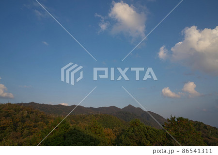 《島根県》晴れの日、奉納山公園からの風景【11月】 86541311