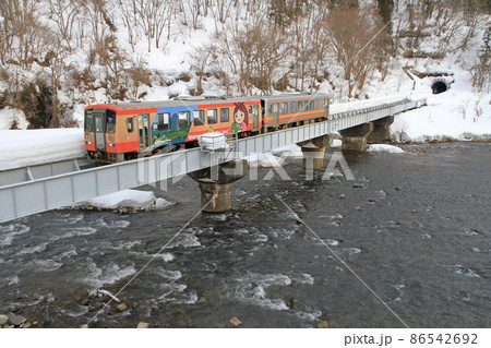 大糸線のキハ120系ラッピング車両 2015年1月29日 大糸線のキハ120系ラッピング車両 2015年1月29日 86542692