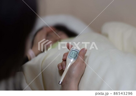 コロナの疑いがある37.5度の熱 86543296