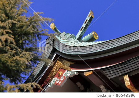 神社の屋根 (葛飾区の川端諏訪神社) 神社の屋根 (葛飾区の川端諏訪神社) 86543596