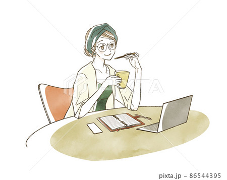 テーブルに手帳やパソコンを置き作業している女性 86544395