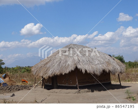 アフリカのマラウイ・ゾンバで見かける民家 86547195