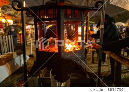 八坂神社の「おけら詣り」 八坂神社の「おけら詣り」 86547364
