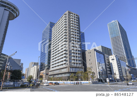 春日町交差点付近の都会的な高層ビル群　東京都文京区 86548127