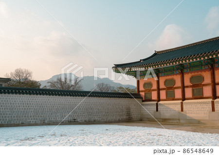 Gyeongbokgung Palace at winter in Seoul, Korea Gyeongbokgung Palace at winter in Seoul, Korea 86548649